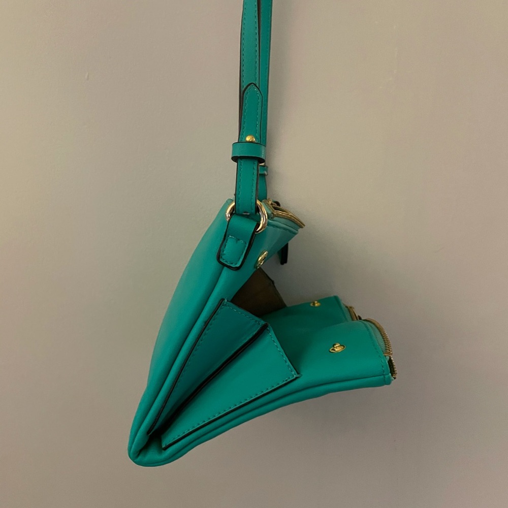 Turquoise expandable Zipper Purse - Picture 5 of 9
